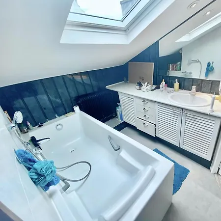 2 Bedrooms Stylish Duplex Near Montmartre & Moulin Rouge Hotel