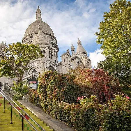 2 Bedrooms Stylish Duplex Near Montmartre & Moulin Rouge *